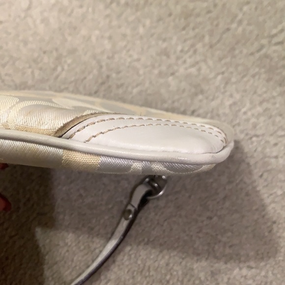 Coach wristlet - Picture 4 of 6